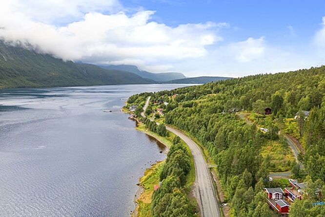 Hyttetomt og nausttomt i Aursvika